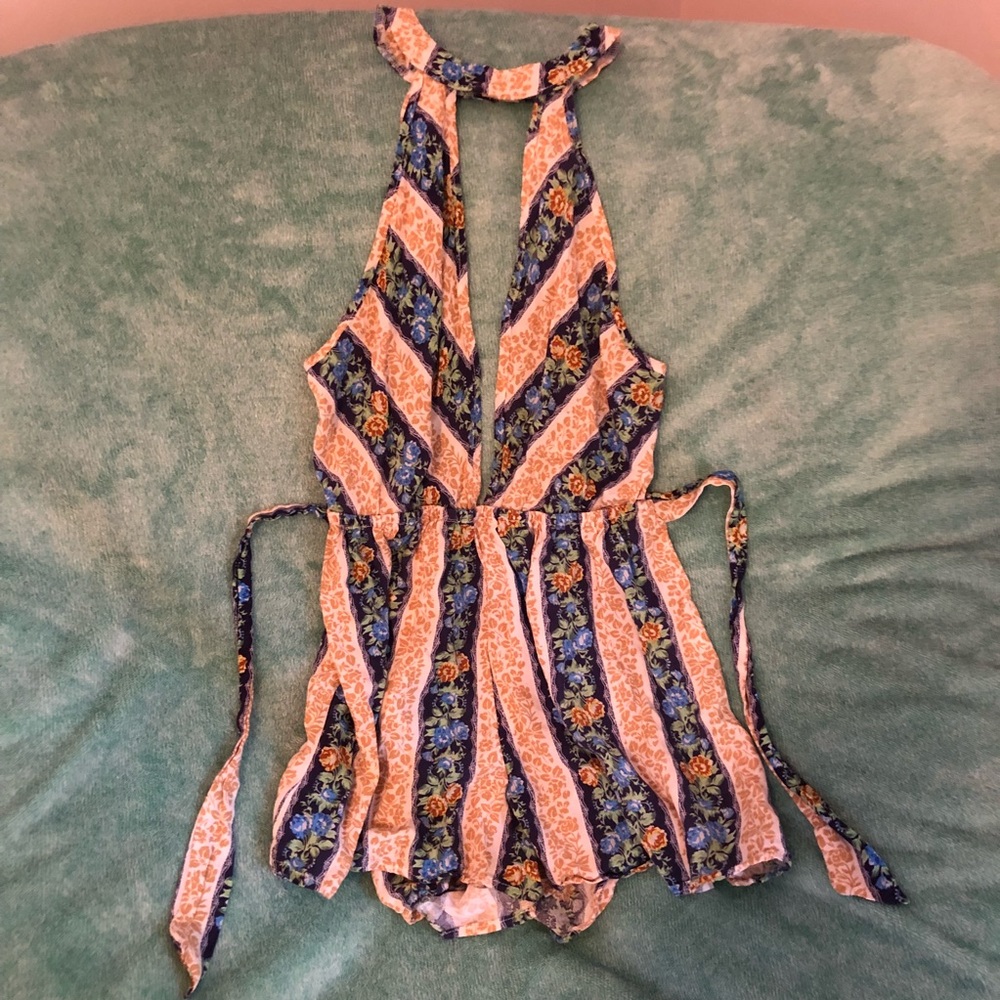 NWOT Tia Nova Lucy Floral Romper S